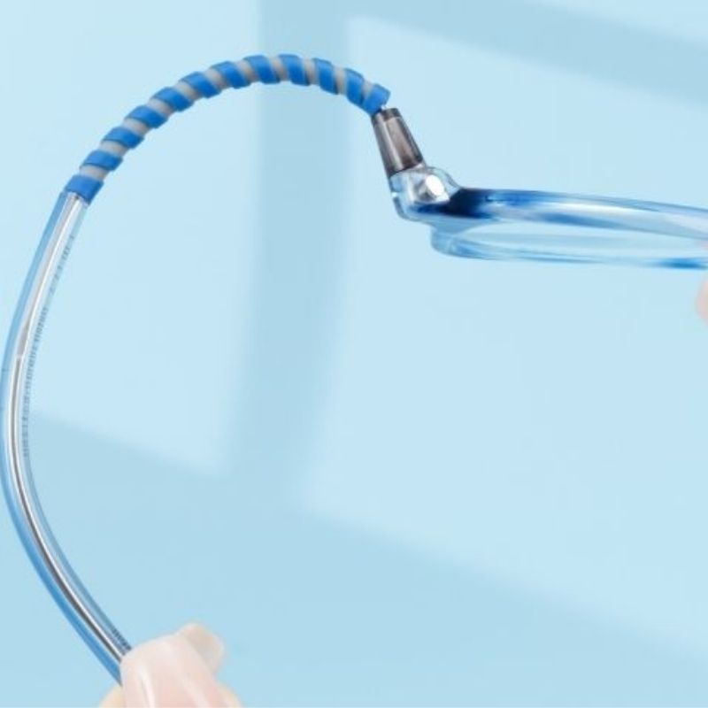 Screwless and active hinge engineering for eyeglasses